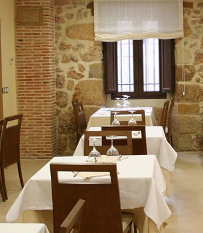 Hostal Restaurante La Muralla Онья Экстерьер фото